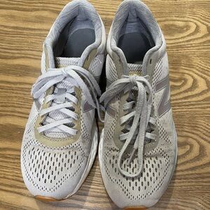 New Balance Women's Light Gray Shoes, Size 8